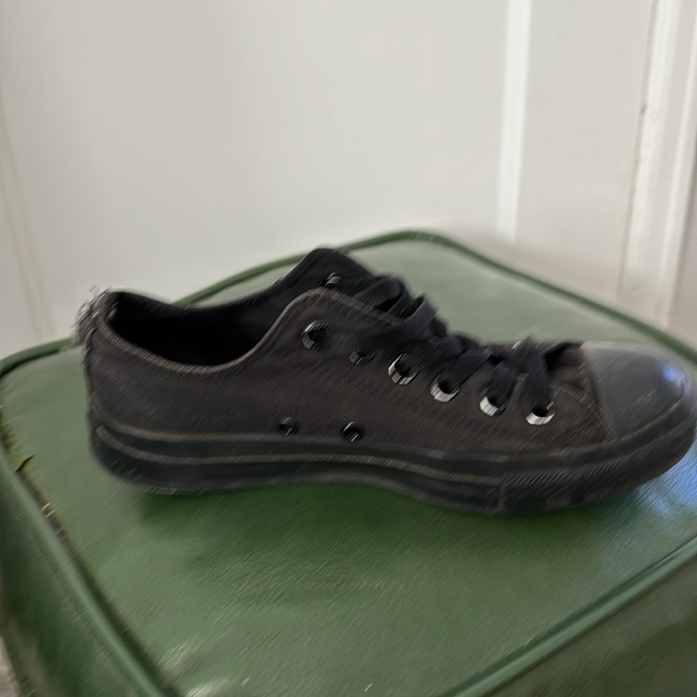 Distressed Converse - Picture 5 of 8